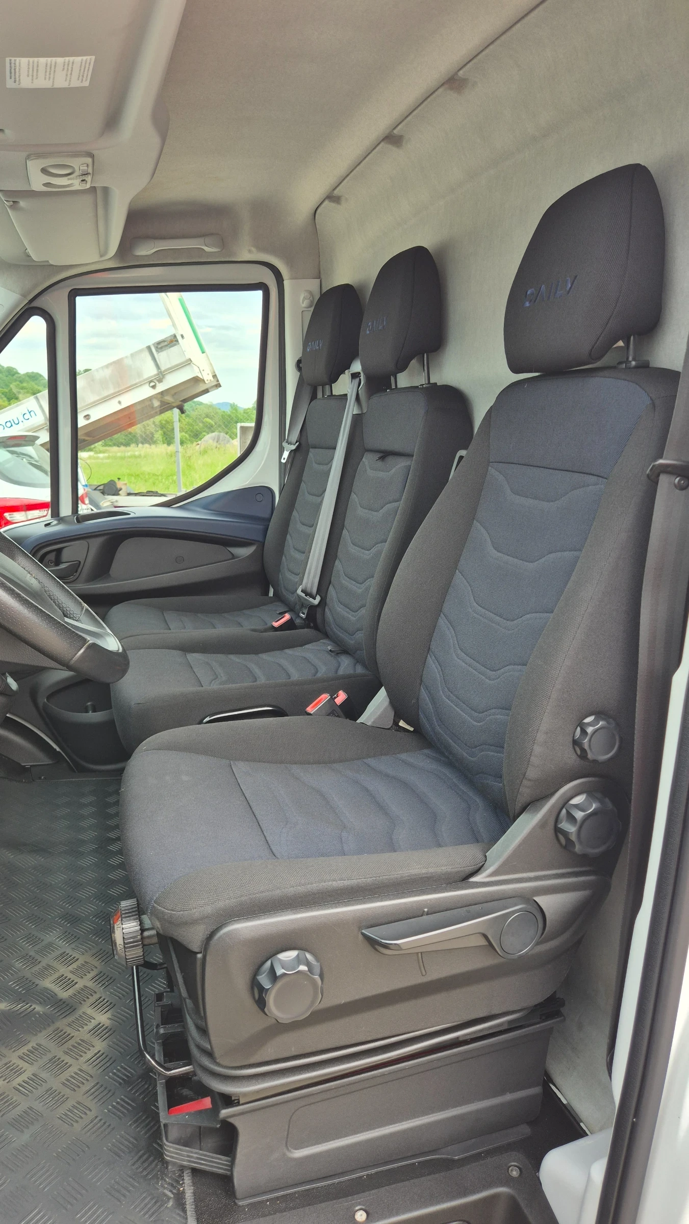 Iveco Daily 35s16* ХЛАДИЛЕН* HI-MATIC* КЛИМА* , снимка 10 - Бусове и автобуси - 54626536