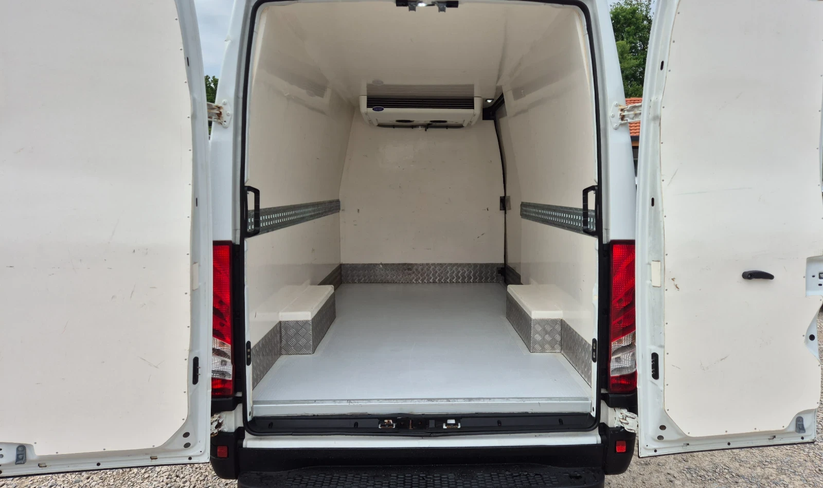 Iveco Daily 35s16* ХЛАДИЛЕН* HI-MATIC* КЛИМА* , снимка 8 - Бусове и автобуси - 54626536