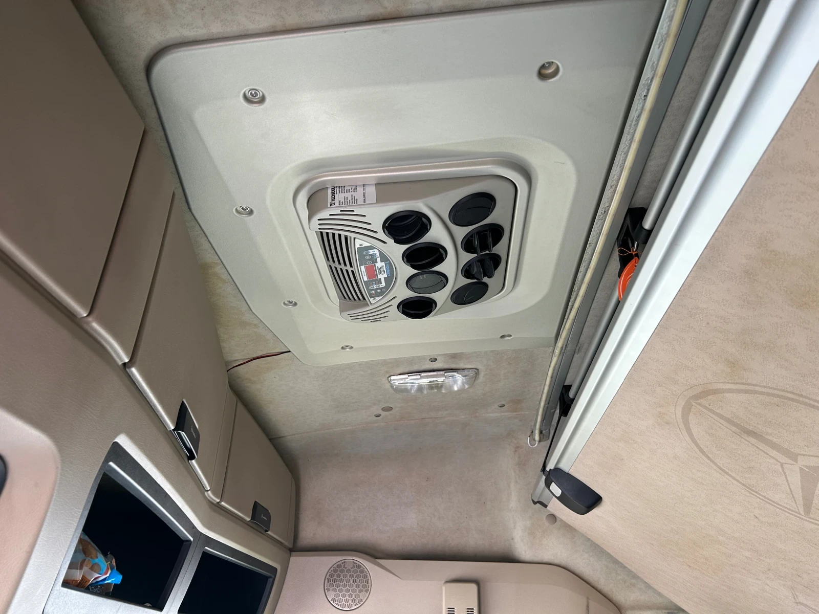 Mercedes-Benz Actros Мега, снимка 7 - Камиони - 56081304