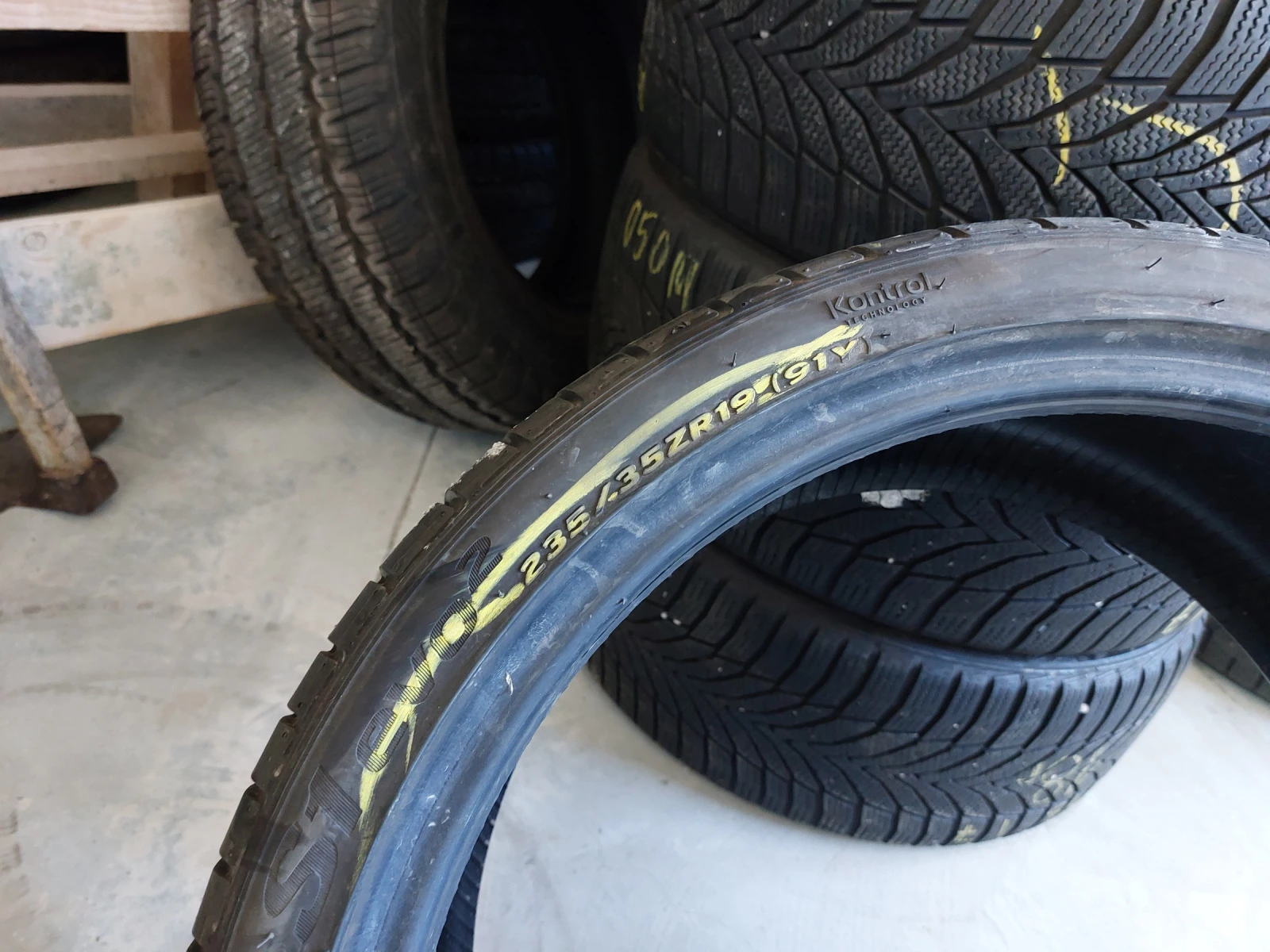 ���� 235/35R19 | Mobile.bg � ����������� 4