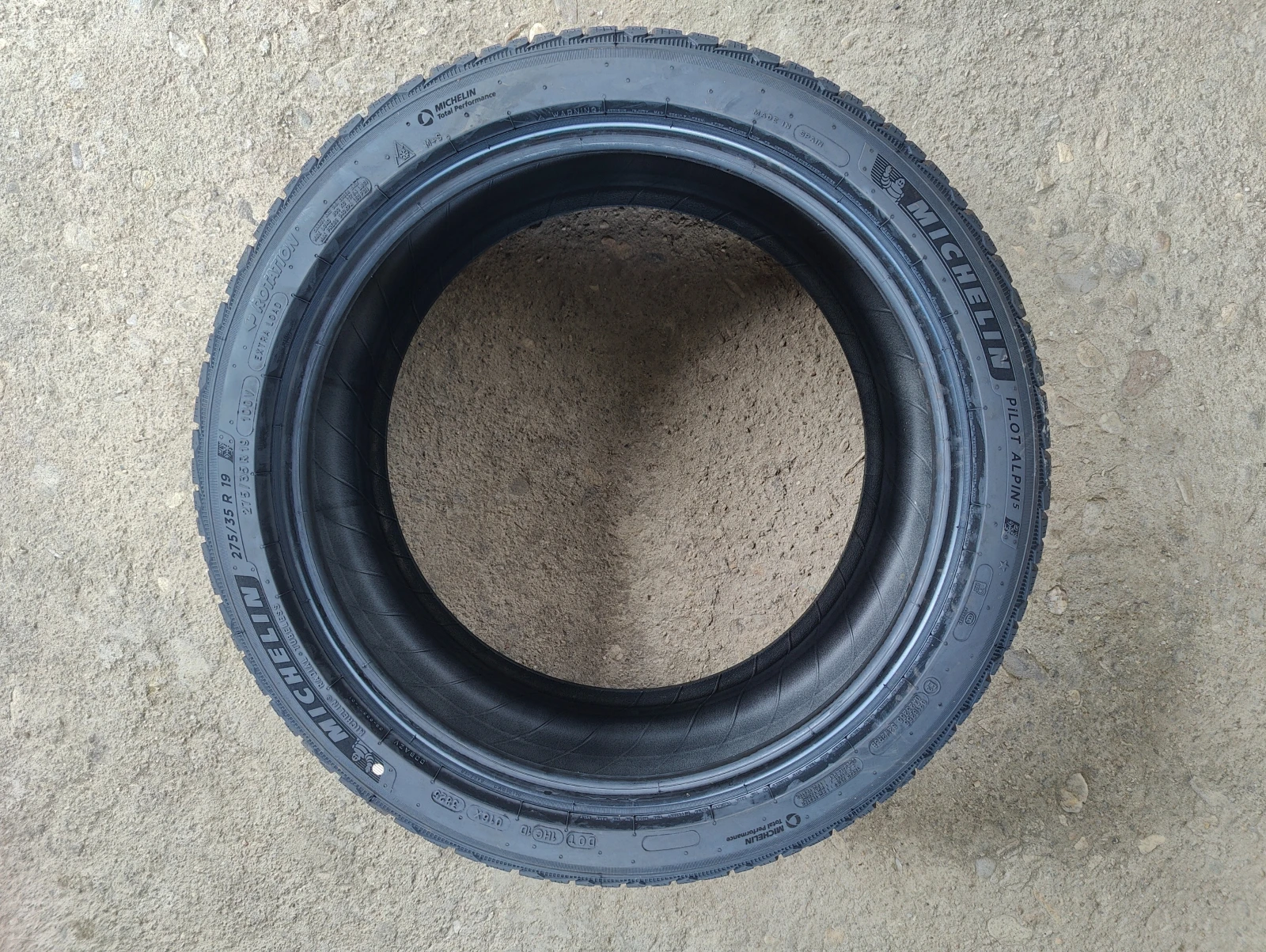 Гуми Зимни 275/35R19, снимка 4 - Гуми и джанти - 56069078