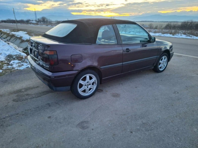 VW Golf 1.8i 90 ks, снимка 1 - Автомобили и джипове - 47539888