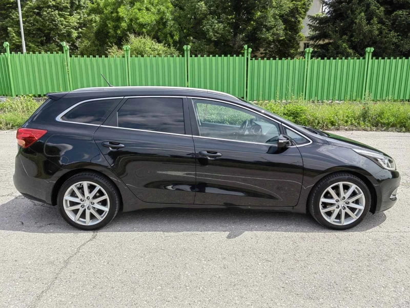 Kia Ceed Комби, снимка 4 - Автомобили и джипове - 47973947