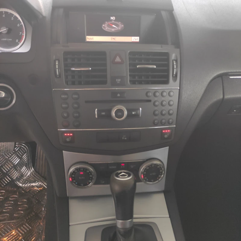 Mercedes-Benz C 180 Компресор Авангард Автомат, снимка 8 - Автомобили и джипове - 52451549