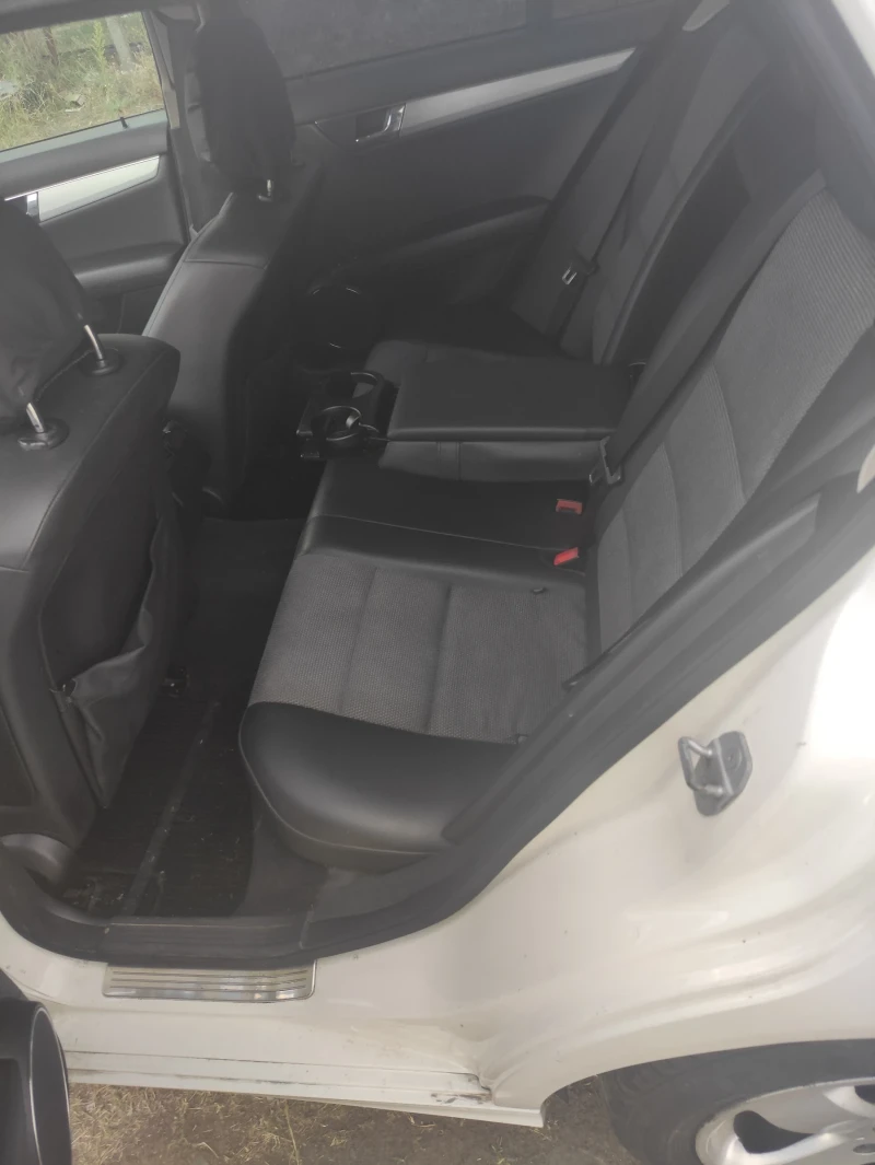 Mercedes-Benz C 180 Компресор Авангард Автомат, снимка 11 - Автомобили и джипове - 52451549