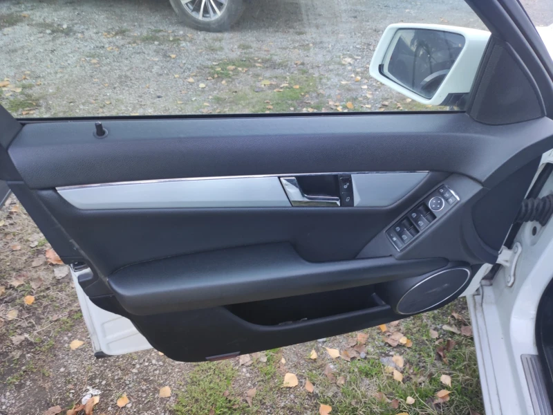 Mercedes-Benz C 180 Компресор Авангард Автомат, снимка 13 - Автомобили и джипове - 52451549