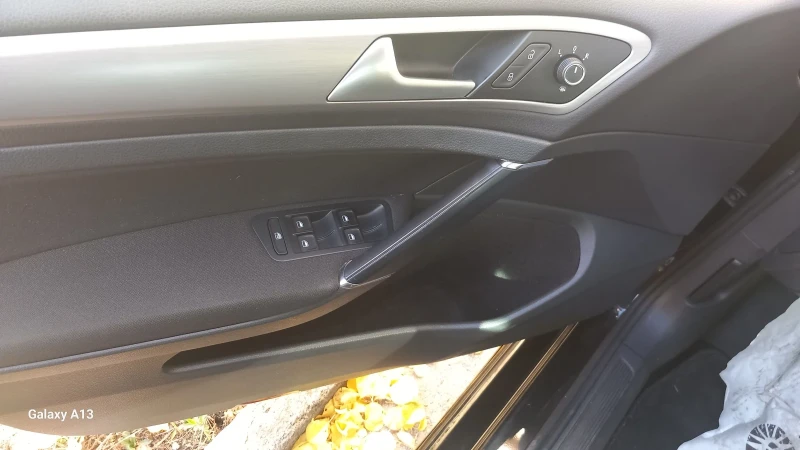 VW Golf 1.4 TSI R-Line, снимка 8 - Автомобили и джипове - 53374411