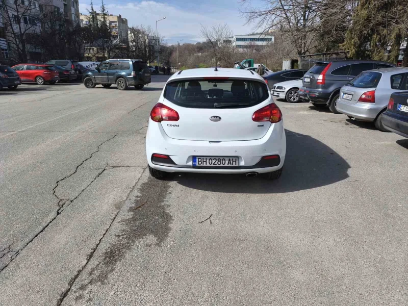 Kia Ceed 1.6, снимка 2 - Автомобили и джипове - 53598197