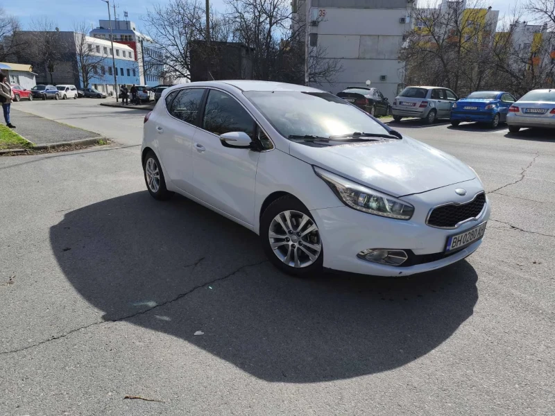 Kia Ceed 1.6, снимка 5 - Автомобили и джипове - 53598197
