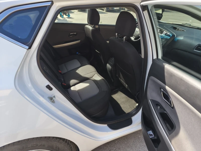 Kia Ceed 1.6, снимка 8 - Автомобили и джипове - 53598197