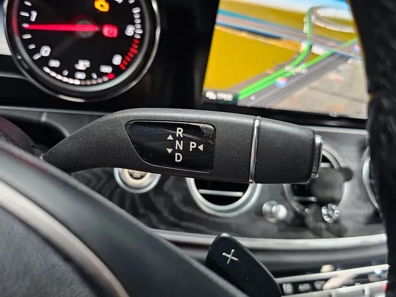 Mercedes-Benz E 220 D Avantgarde - САМО 30% АВАНС, снимка 17 - Автомобили и джипове - 55800244