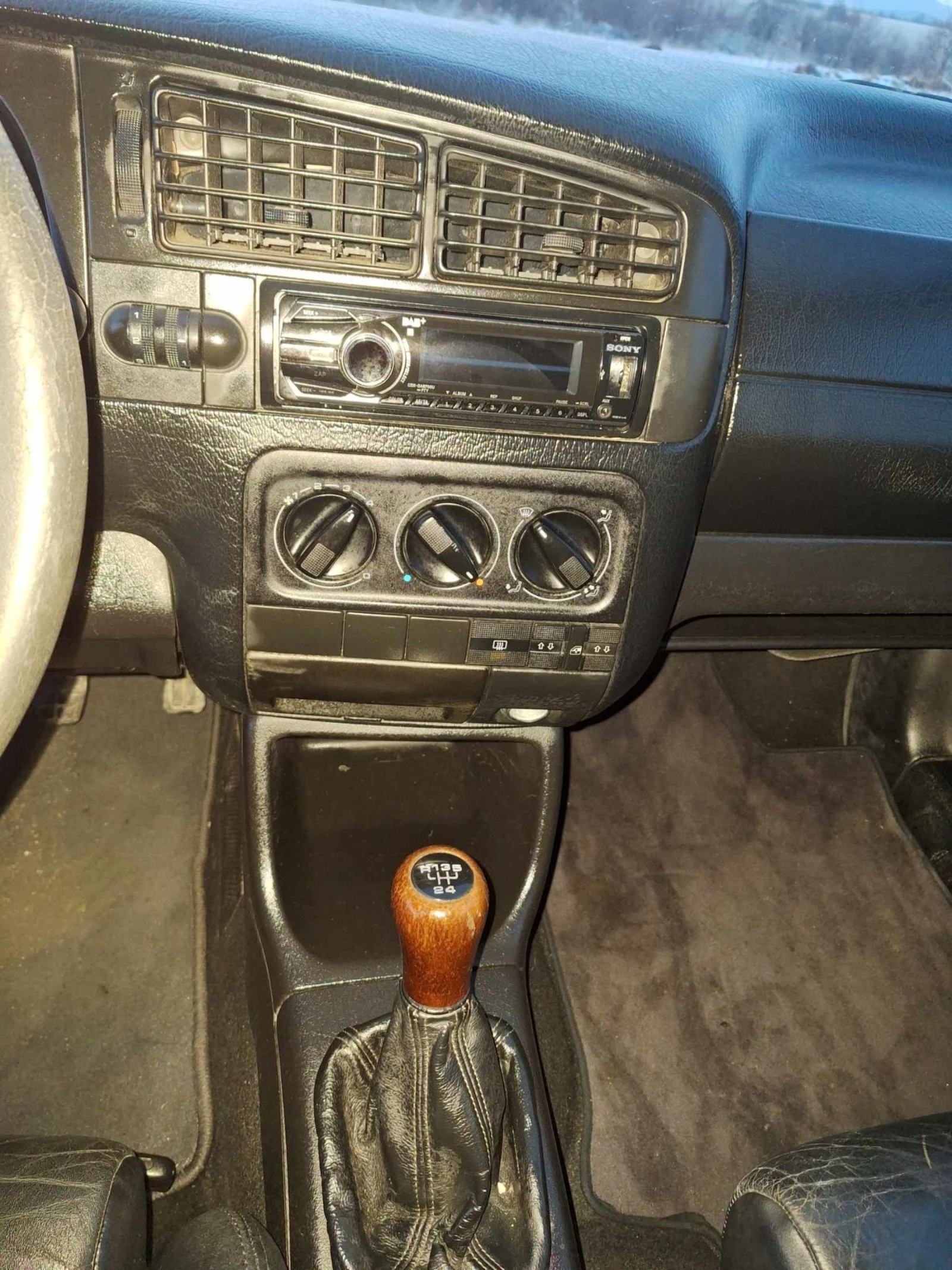 VW Golf 1.8i 90 ks | Mobile.bg — изображение 15
