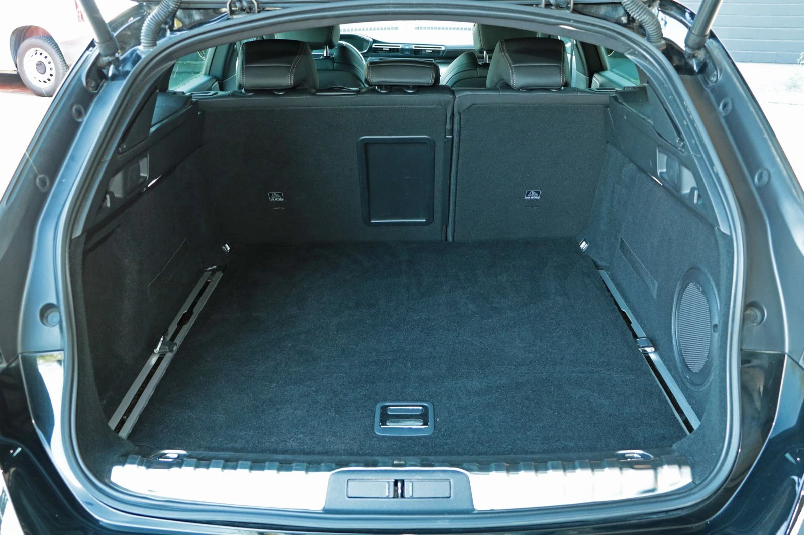 Peugeot 508 PHEV/225HP/SW/GT/360/PANO/AUTOPARK/580v - изображение 6