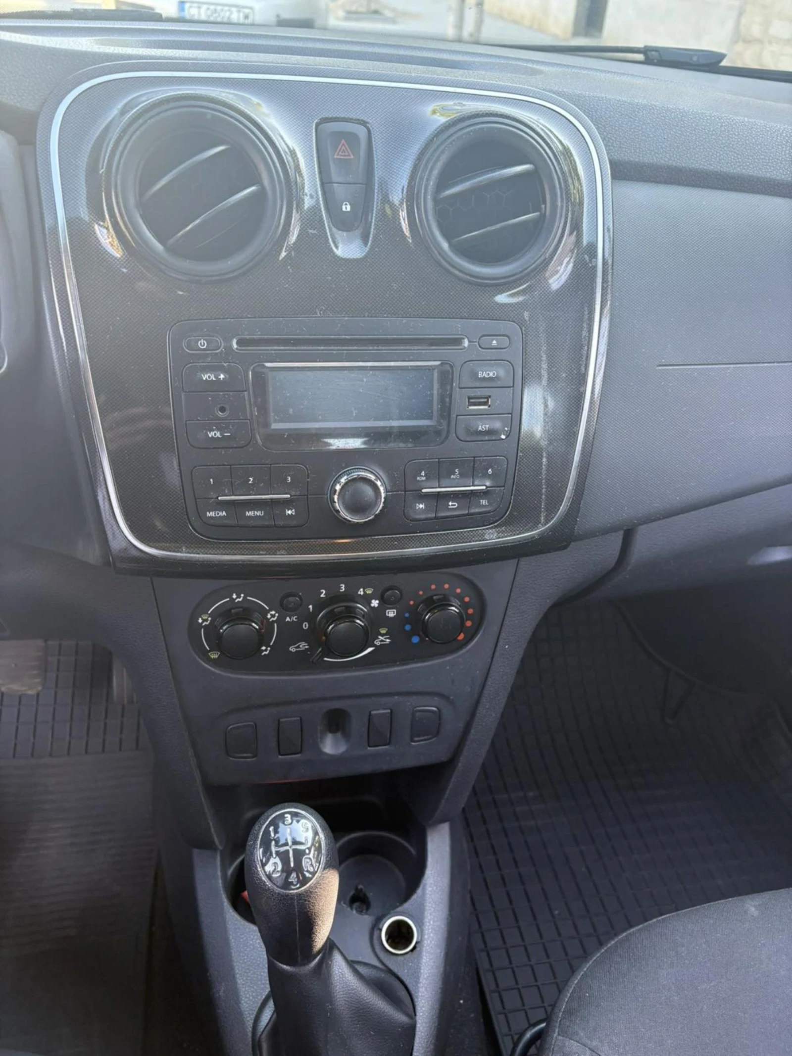 Dacia Sandero  - изображение 9