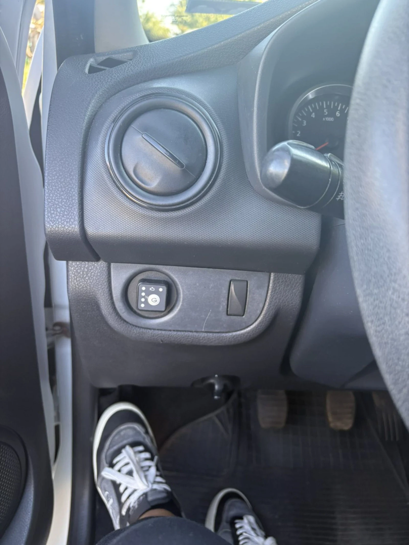 Dacia Sandero  - изображение 6