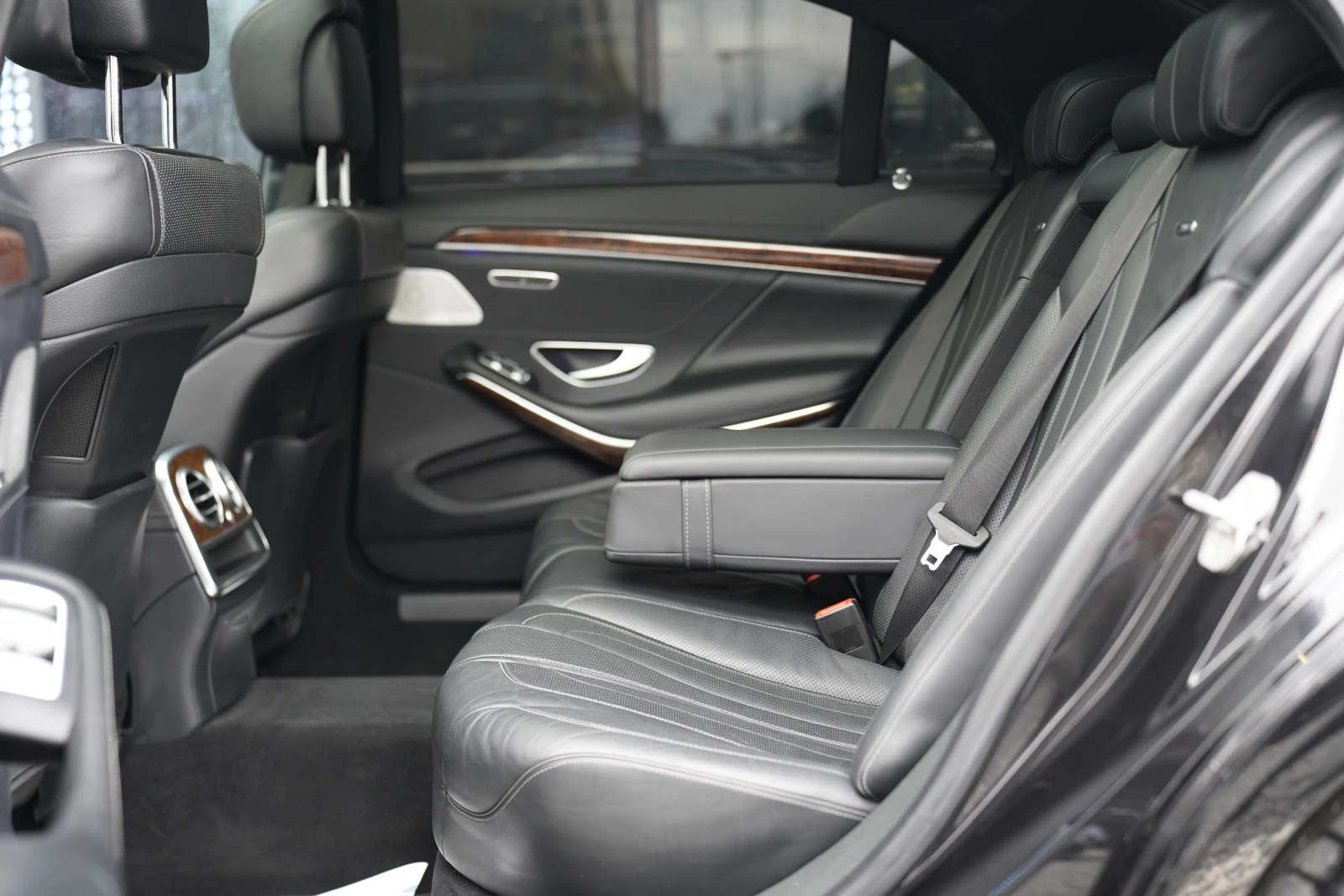 Mercedes-Benz S 63 AMG Long 4Matic, снимка 11 - Автомобили и джипове - 53731503