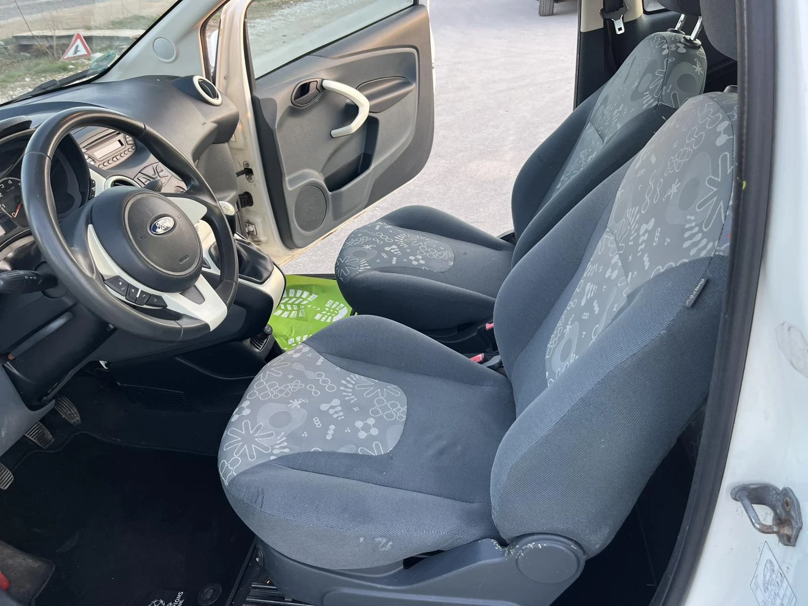 Ford Ka 1.3i 69кс  EURO 5 КЛИМАТИК , снимка 8 - Автомобили и джипове - 53823627