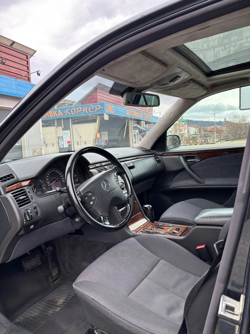 Mercedes-Benz E 270 CDI, снимка 6 - Автомобили и джипове - 53890920