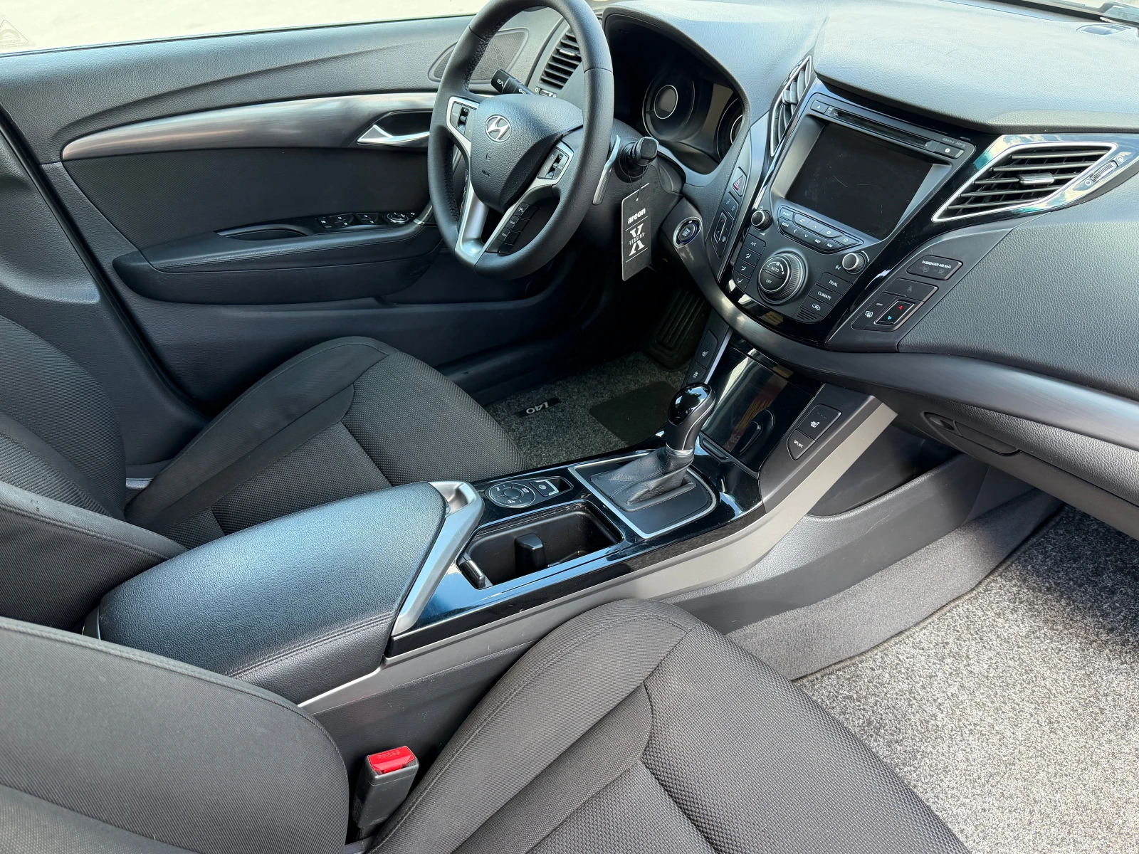 Hyundai I40 2.0I Швейцария, снимка 12 - Автомобили и джипове - 54006712