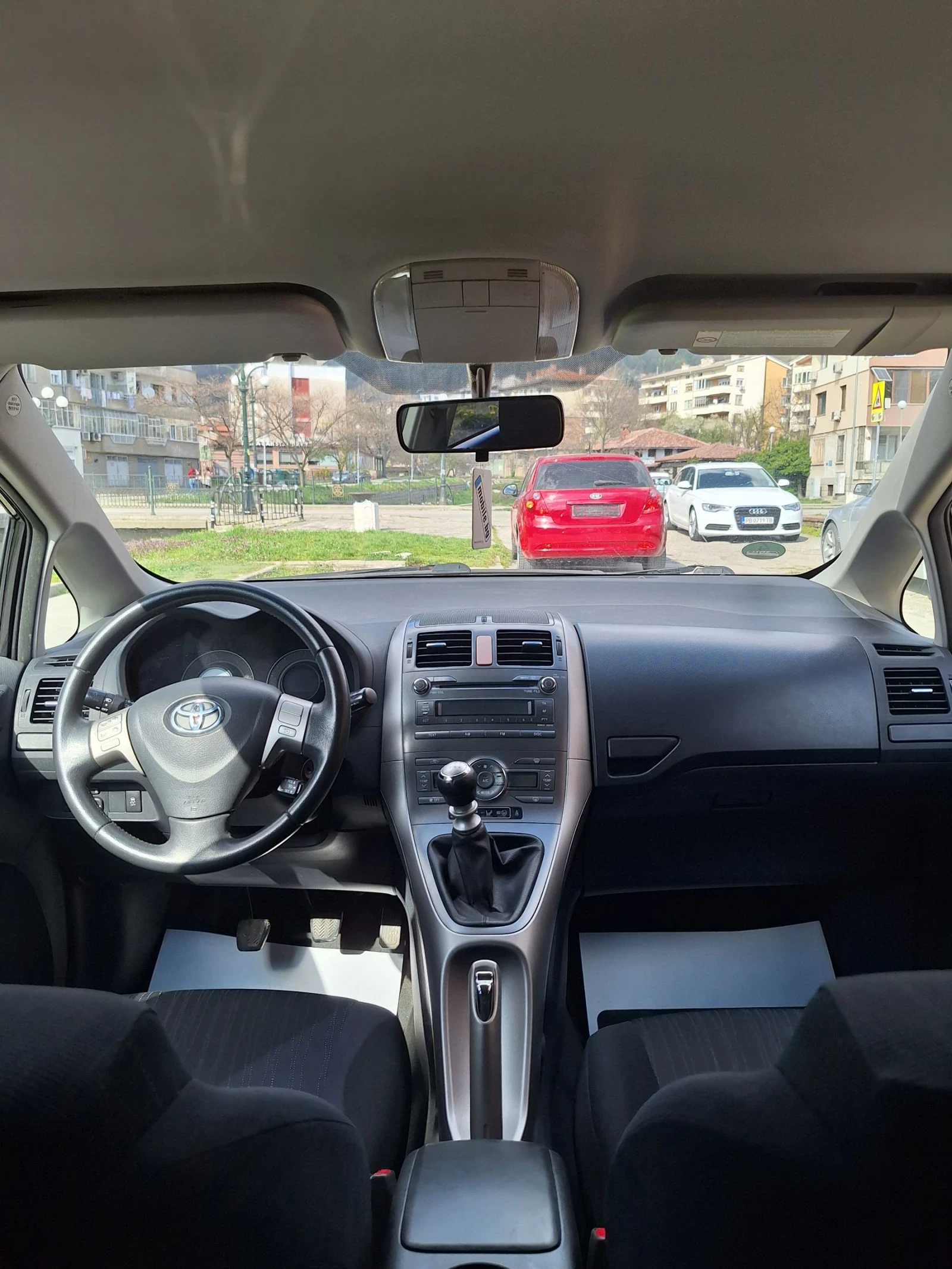 Toyota Auris 2.0 D-4D, снимка 8 - Автомобили и джипове - 54099303