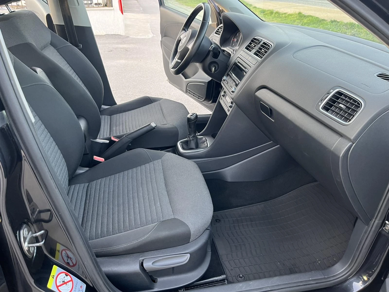 VW Polo 1.2TDI 75кс EURO 5B КЛИМАТРОНИК , снимка 11 - Автомобили и джипове - 54336149