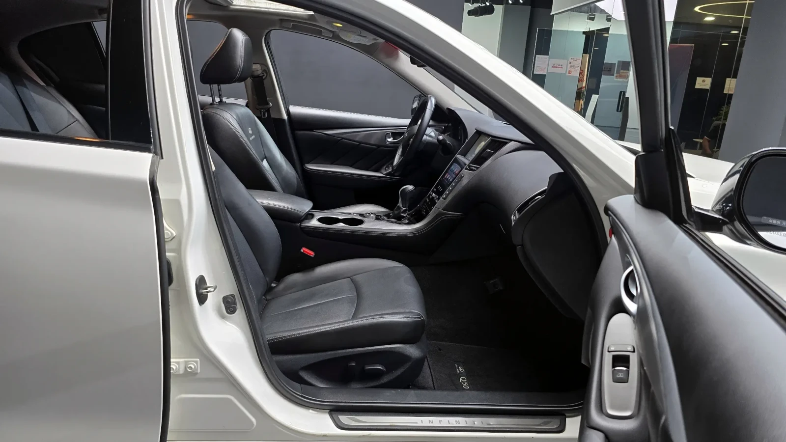 Infiniti Q50 2.2d Premium, снимка 10 - Автомобили и джипове - 54819590