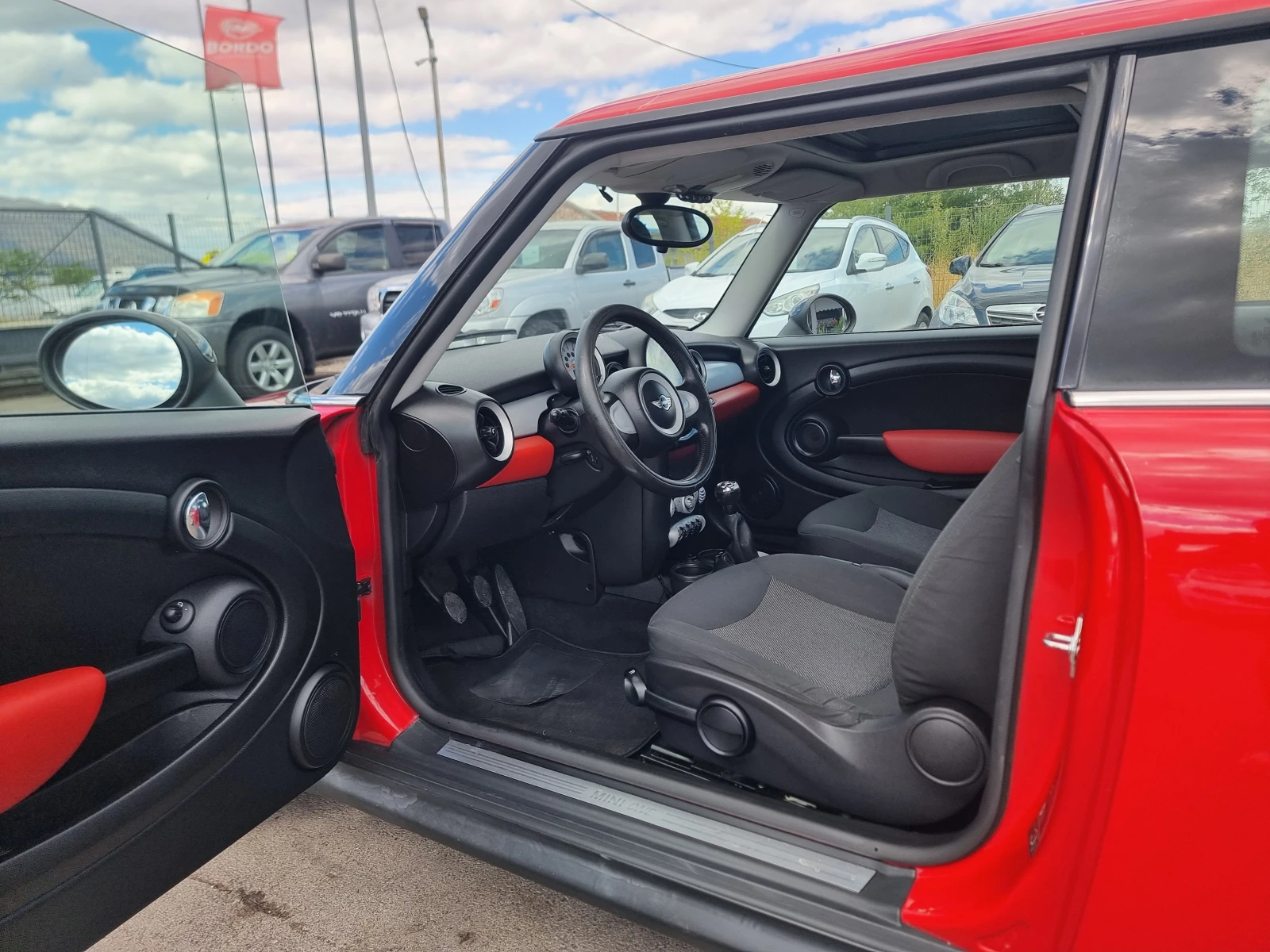 Mini One 1.4I, снимка 10 - Автомобили и джипове - 56210344