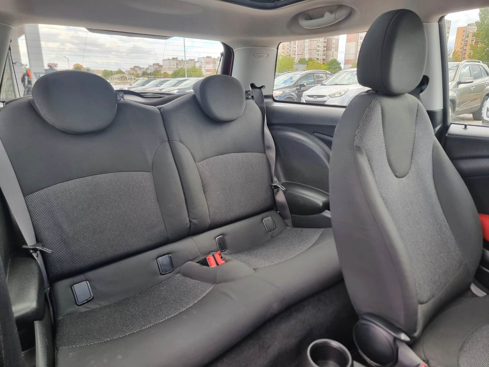 Mini One 1.4I, снимка 15 - Автомобили и джипове - 56210344