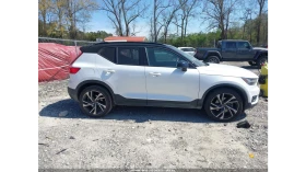 Volvo XC40 T4* R-DESIGN* ПОДГРЕВ* KEYLESS* КАМЕРИ* ПАНО* , снимка 8