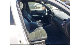 Volvo XC40 T4* R-DESIGN* ПОДГРЕВ* KEYLESS* КАМЕРИ* ПАНО* , снимка 10