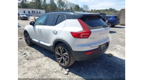 Volvo XC40 T4* R-DESIGN* ПОДГРЕВ* KEYLESS* КАМЕРИ* ПАНО* , снимка 5