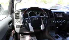 Toyota Sequoia PLATINUM * AWD * 7 МЕСТЕН * БЕЗ ИНЦИДЕНТИ * , снимка 10