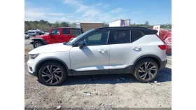 Volvo XC40 T4* R-DESIGN* ПОДГРЕВ* KEYLESS* КАМЕРИ* ПАНО*  - 14800 € / 28946.28 лв. - 70187794 7