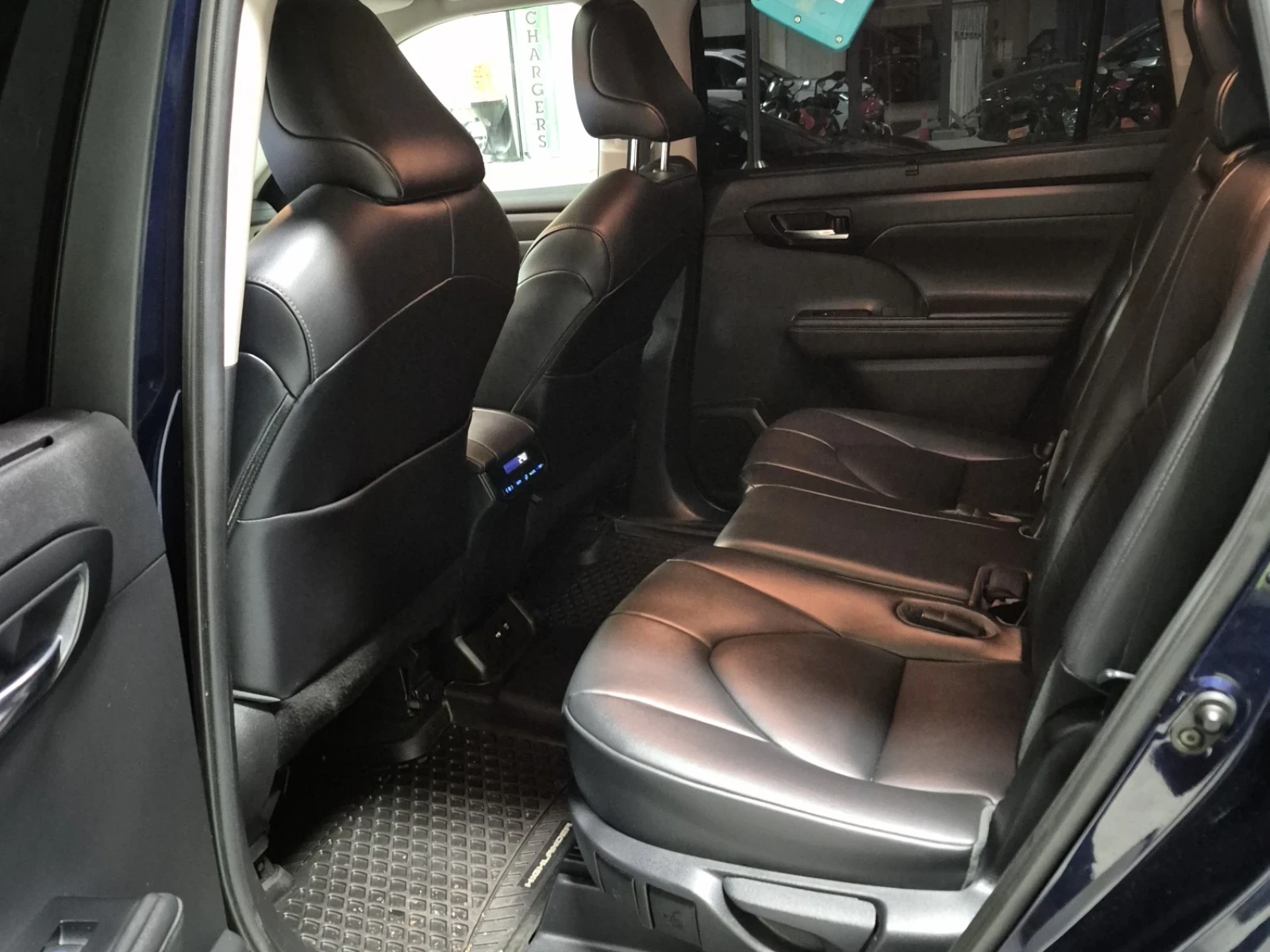 Toyota Highlander XLE * * ЧЕРЕН САЛОН * * БЕЗ ИНЦИДЕНТИ * *  - изображение 8