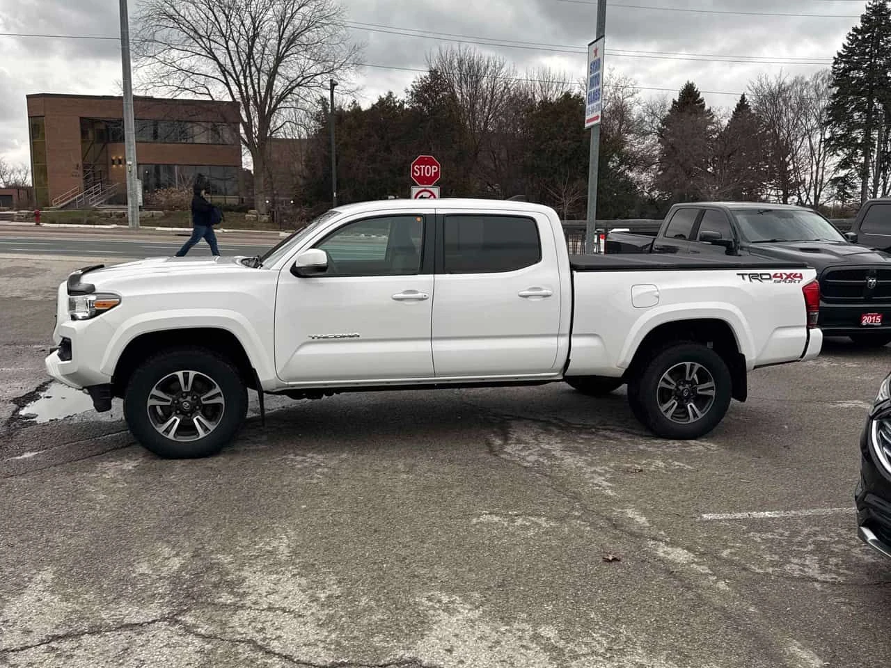 Toyota Tacoma * 4WD Double Cab V6 * CARFAX * ЦЕНА ДО БГ, снимка 4 - Автомобили и джипове - 53905975