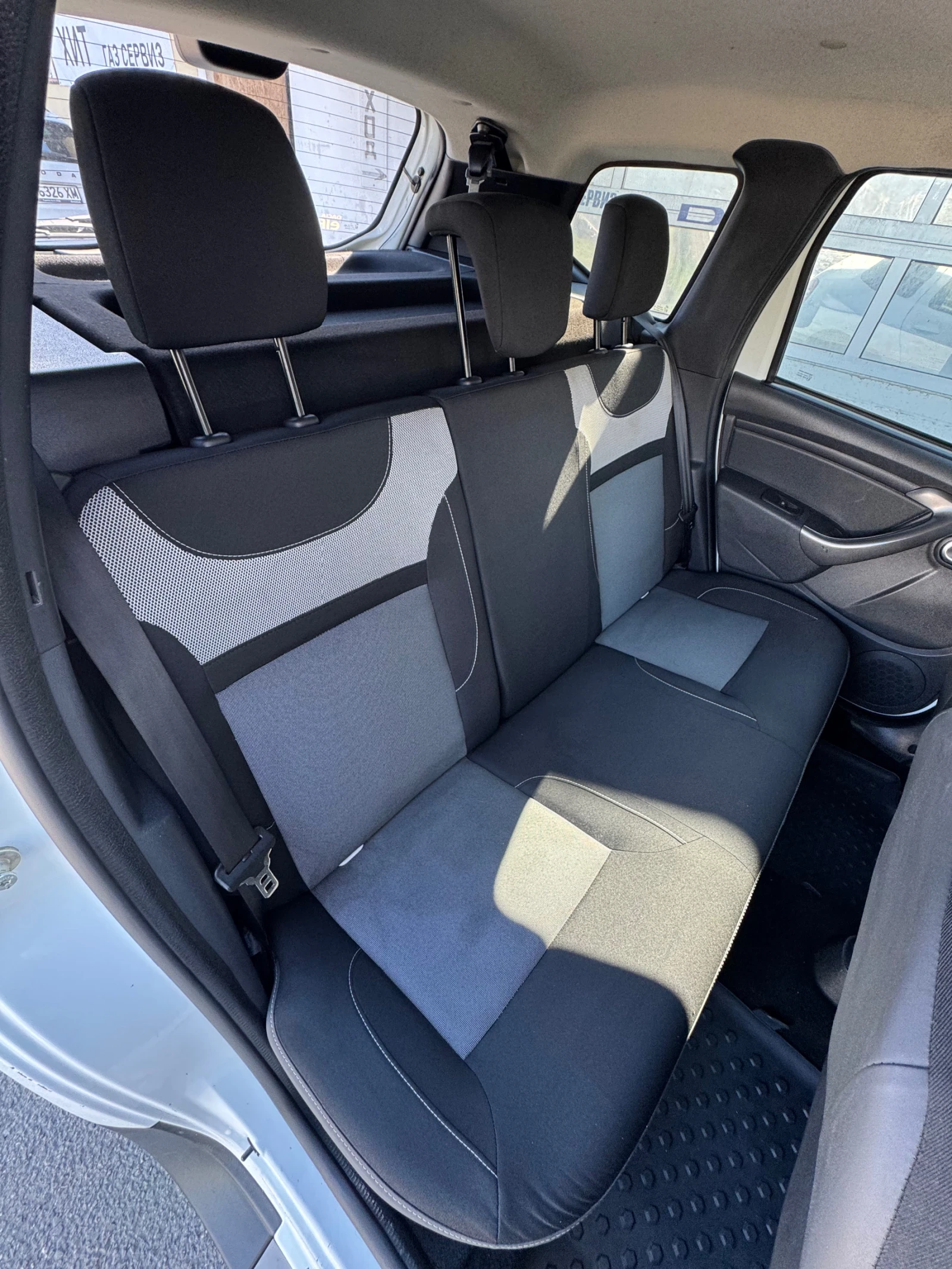 Dacia Duster 1.5 DCI, снимка 14 - Автомобили и джипове - 54099212