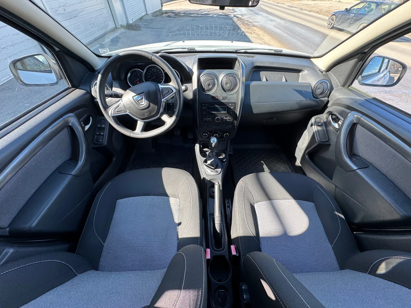 Dacia Duster 1.5 DCI, снимка 10 - Автомобили и джипове - 54099212