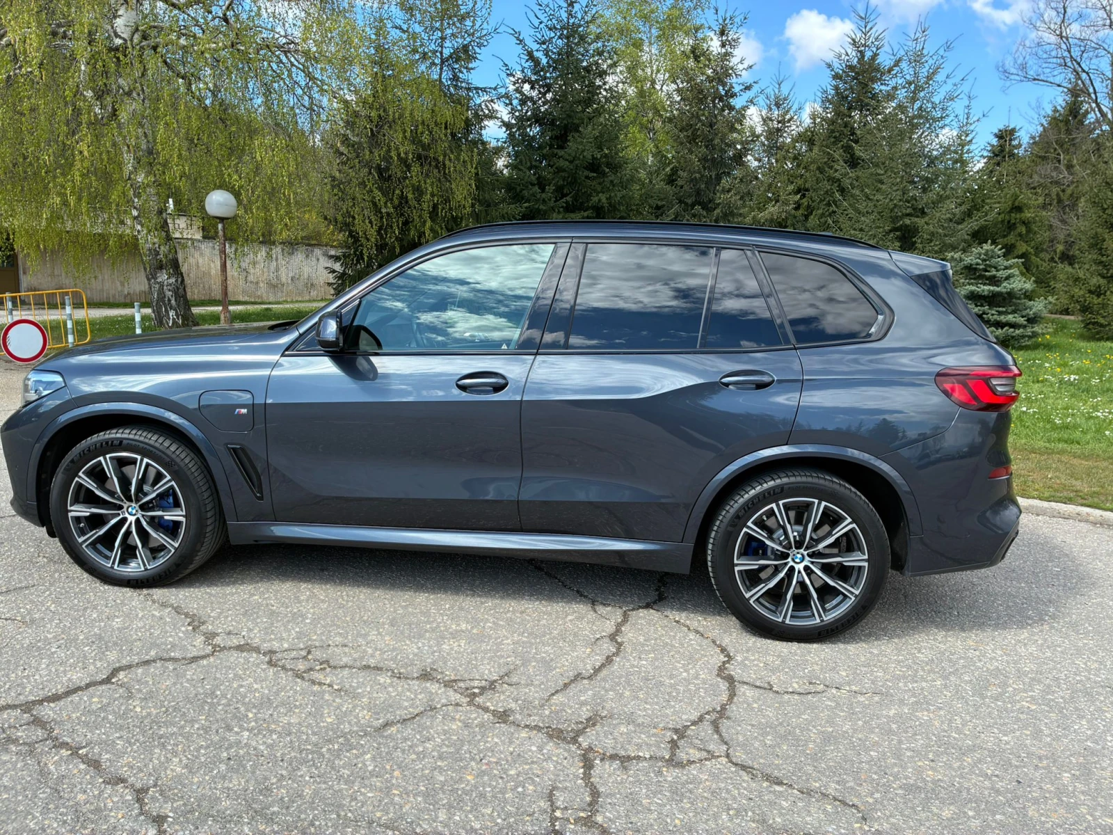 BMW X5 45e xDrive/M-Sport/HarmanKardon/HuD/Pano, снимка 4 - Автомобили и джипове - 54294713