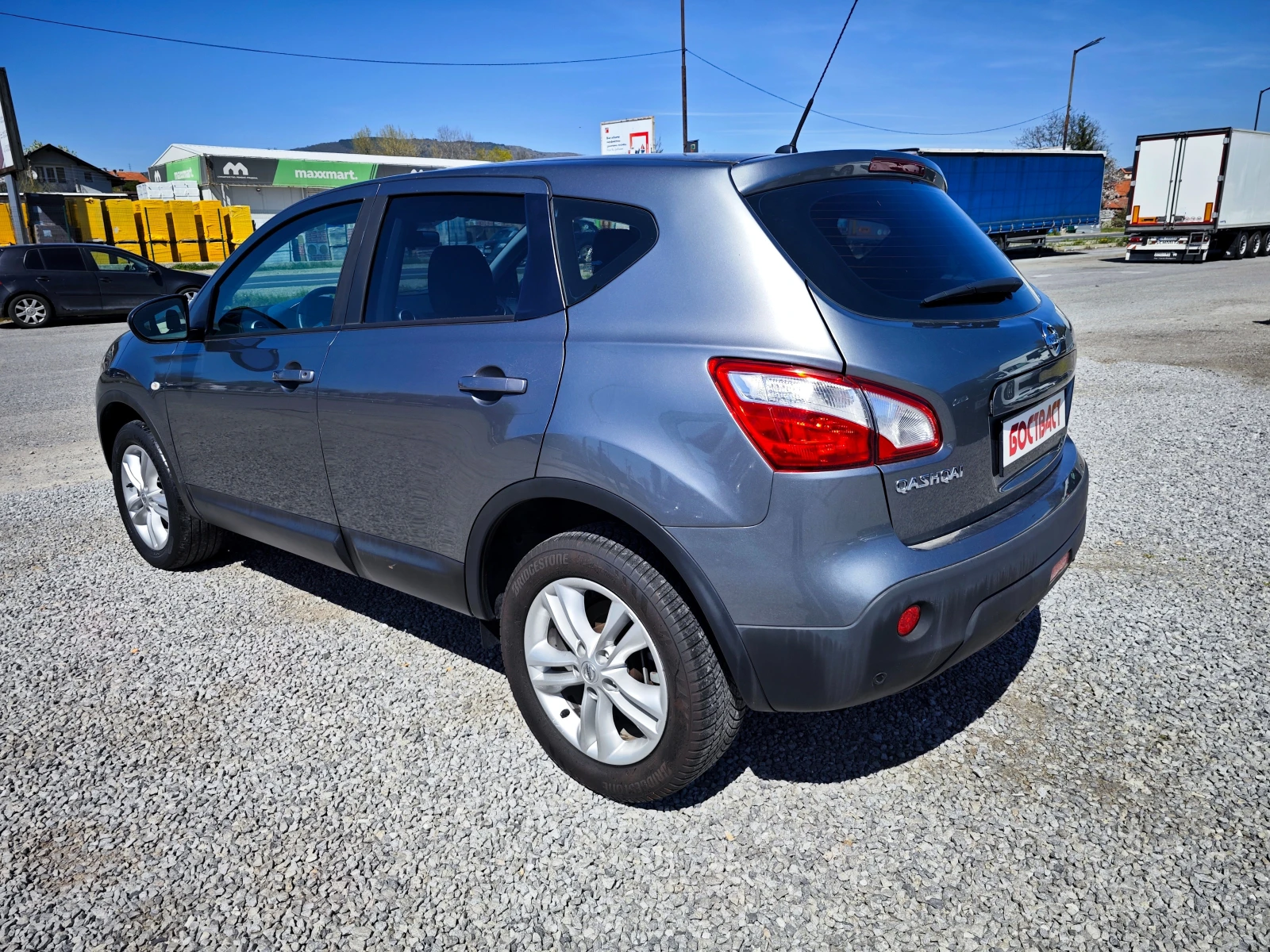 Nissan Qashqai 1.5 dCi, снимка 3 - Автомобили и джипове - 54389329