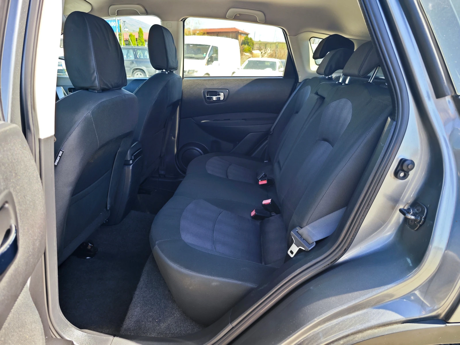 Nissan Qashqai 1.5 dCi, снимка 10 - Автомобили и джипове - 54389329