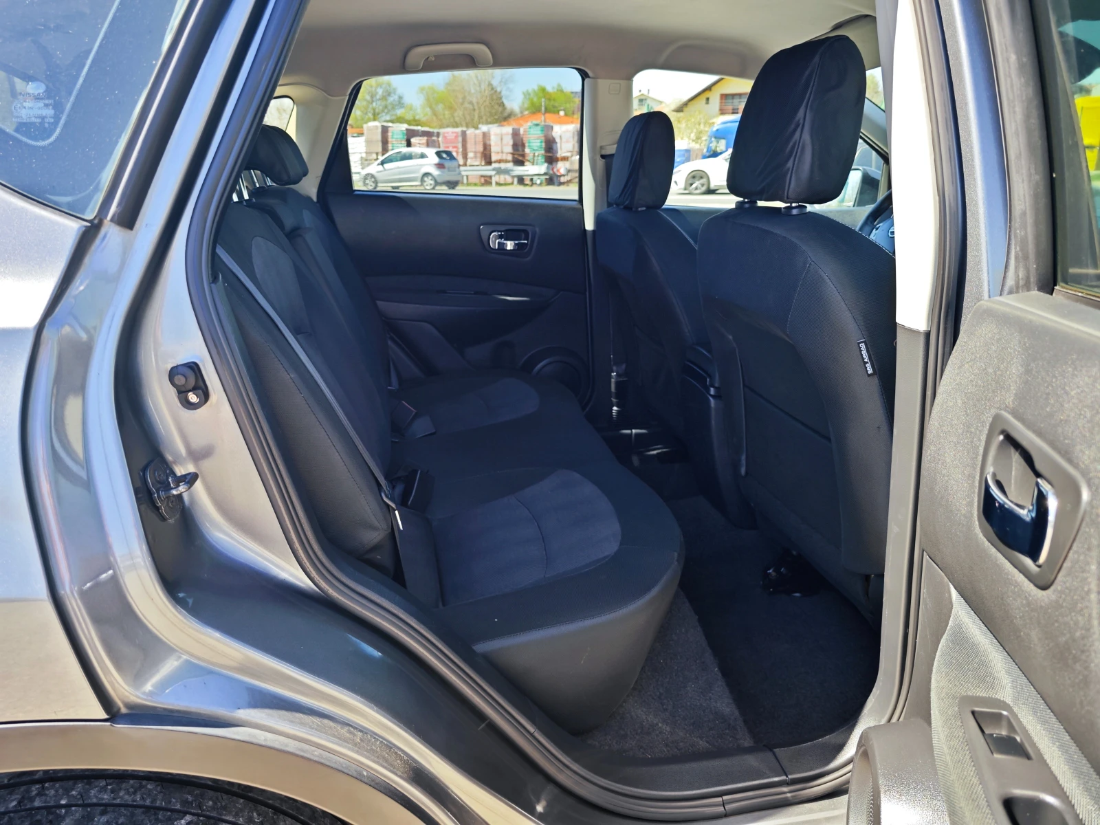 Nissan Qashqai 1.5 dCi, снимка 13 - Автомобили и джипове - 54389329