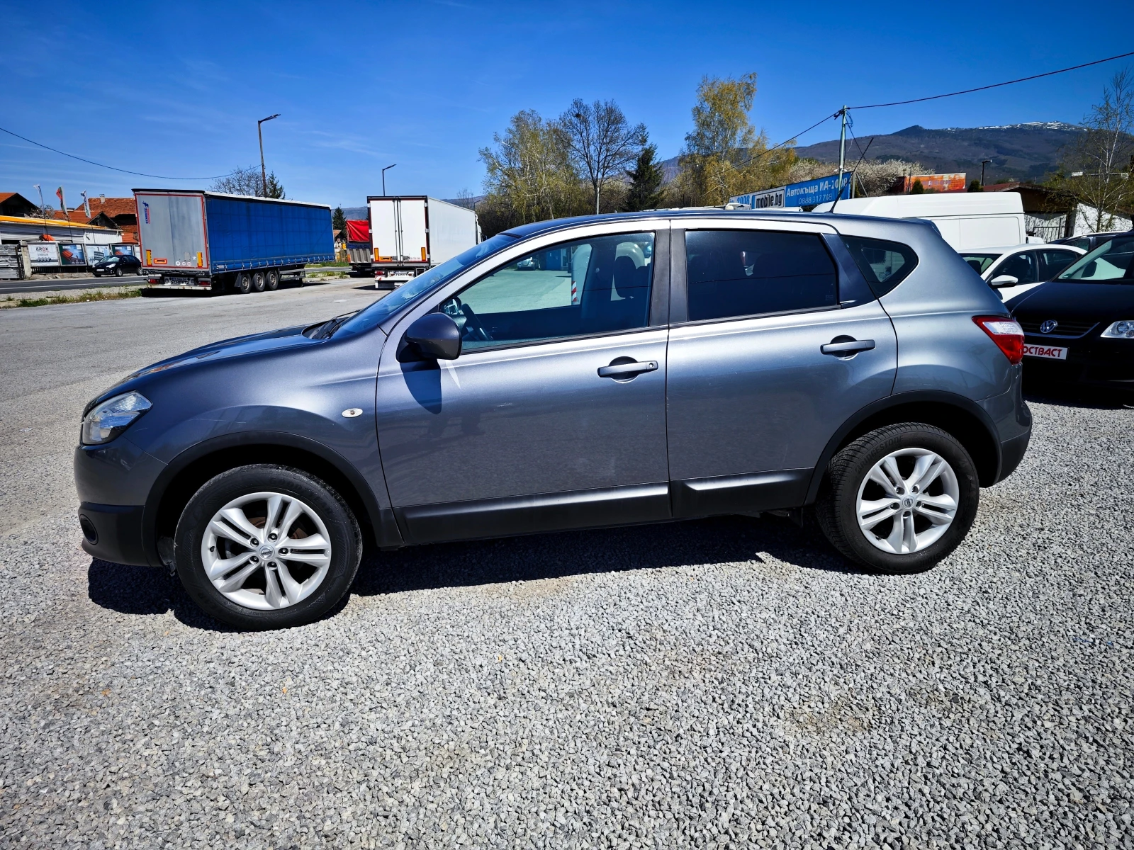 Nissan Qashqai 1.5 dCi, снимка 2 - Автомобили и джипове - 54389329
