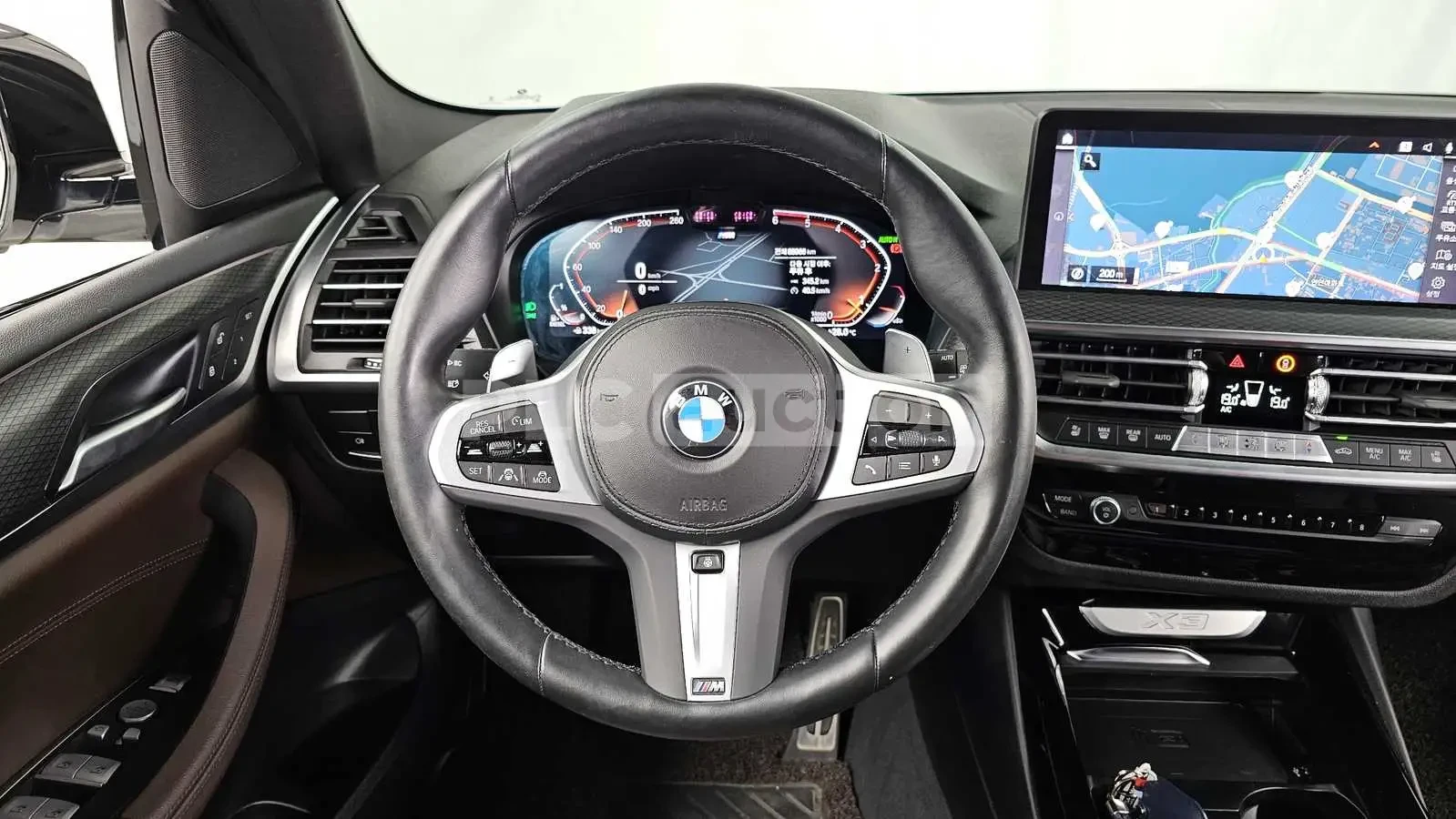 BMW X3 ОБДУХВАНЕ * 360 КАМЕРА * HEAD-UP * ФИКСИРАНА ЦЕНА, снимка 13 - Автомобили и джипове - 55033045