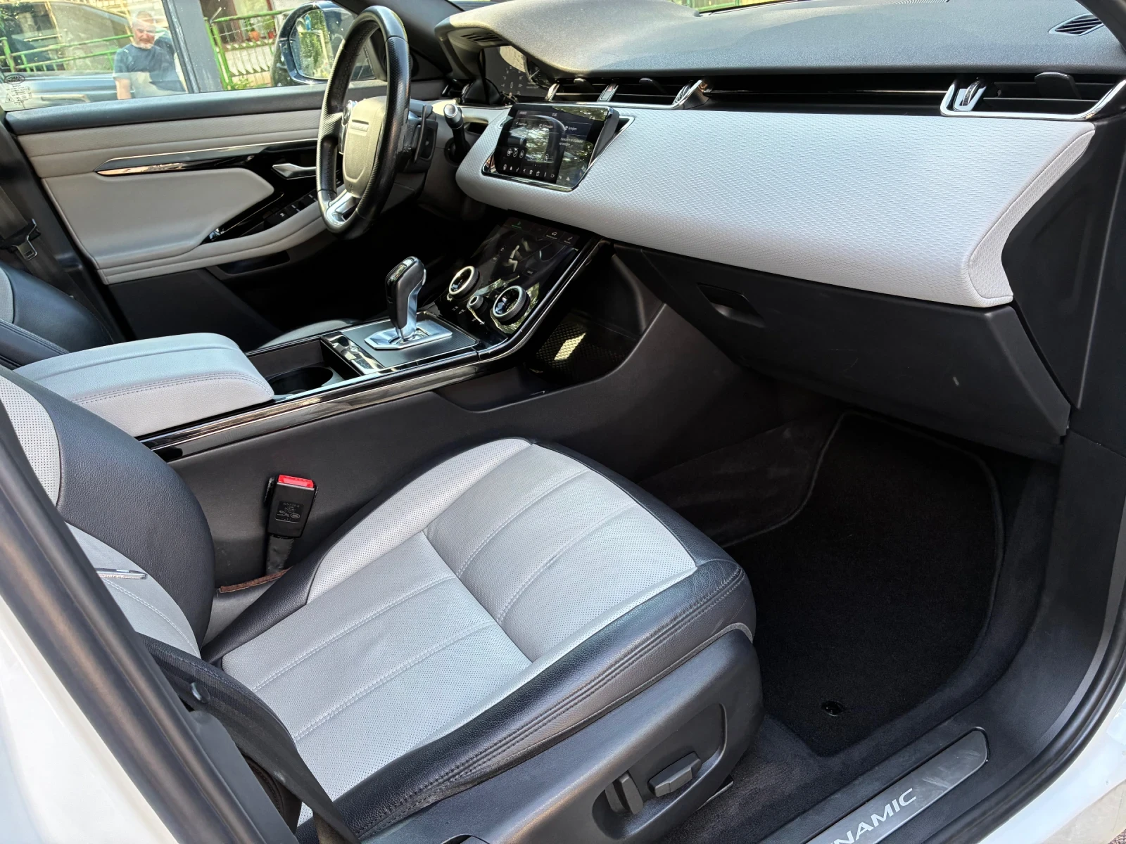 Land Rover Range Rover Evoque 2.0D/R-Dynamic/Led/Digital/4x4, снимка 12 - Автомобили и джипове - 55092498