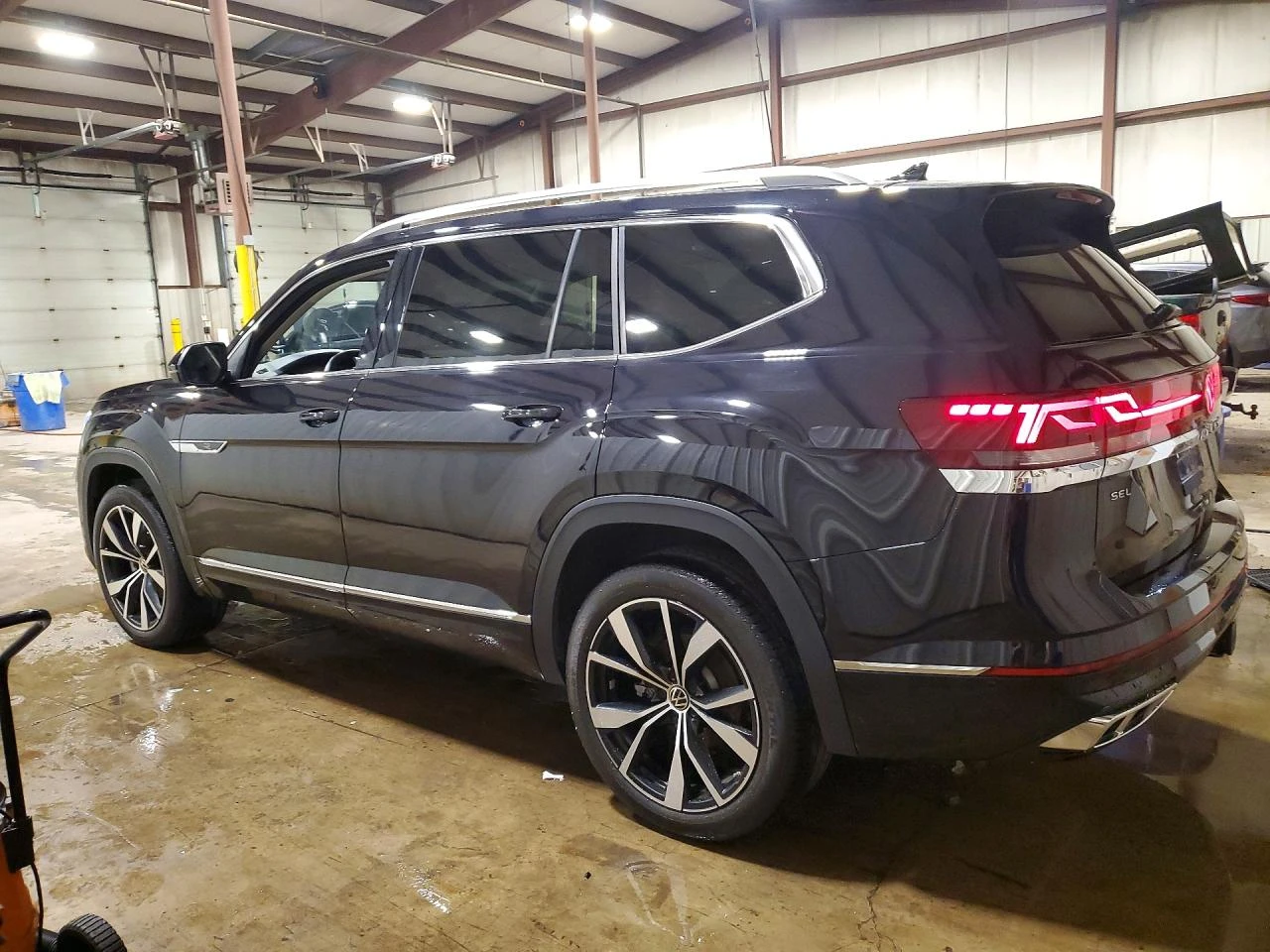 VW Atlas PREMIUM* R-LINE* ПАНО* ПОДГРЕВ* КОЖА* KEYLESS* , снимка 2 - Автомобили и джипове - 55463658
