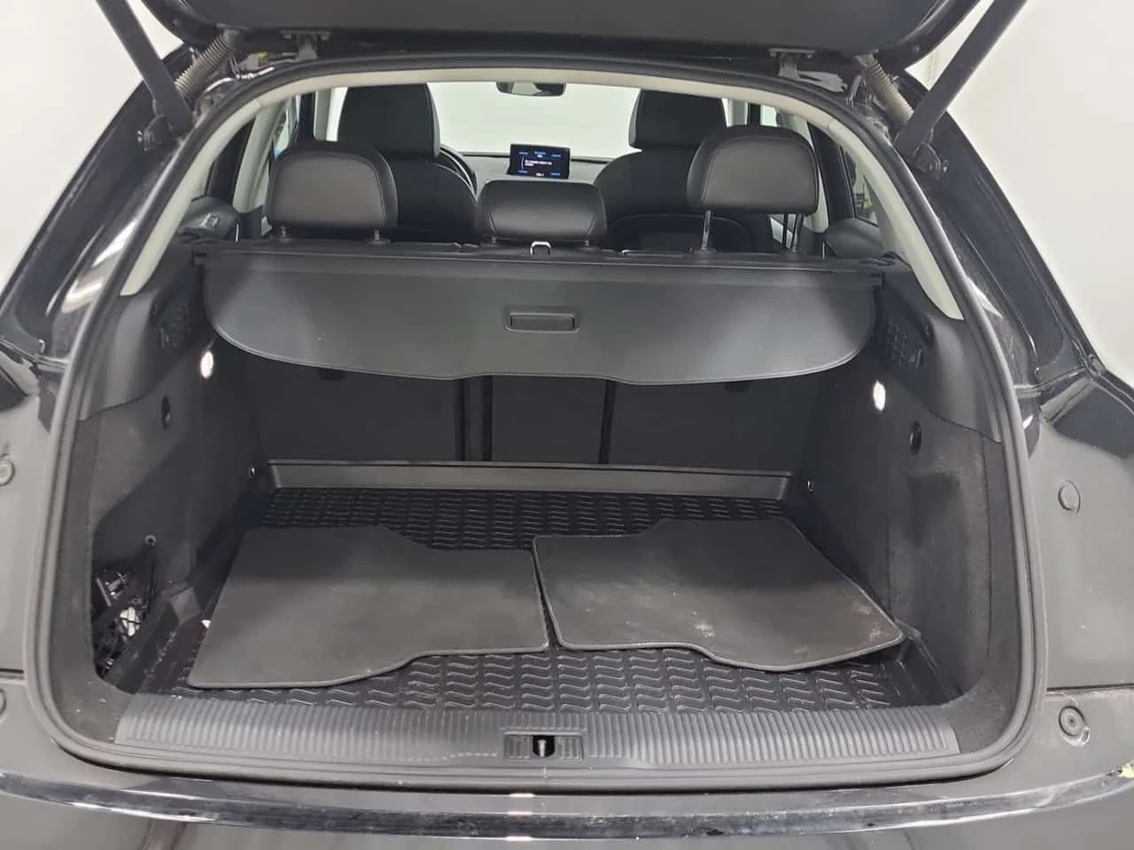 Audi Q3 * KOMFORT * CARFAX * ОПЦИЯ ЗА АВТОКРЕДИТ * , снимка 13 - Автомобили и джипове - 55547771