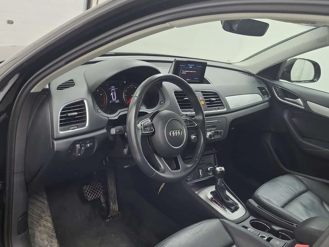 Audi Q3 * KOMFORT * CARFAX * ОПЦИЯ ЗА АВТОКРЕДИТ * , снимка 10 - Автомобили и джипове - 55547771