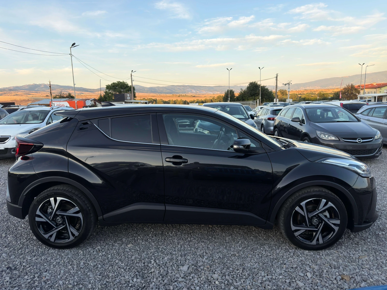 Toyota C-HR 1.8H FACE / РЕАЛНИ КМ / 1 СОБСТВЕНИК / ОТ ТОЙОТА, снимка 2 - Автомобили и джипове - 55961932