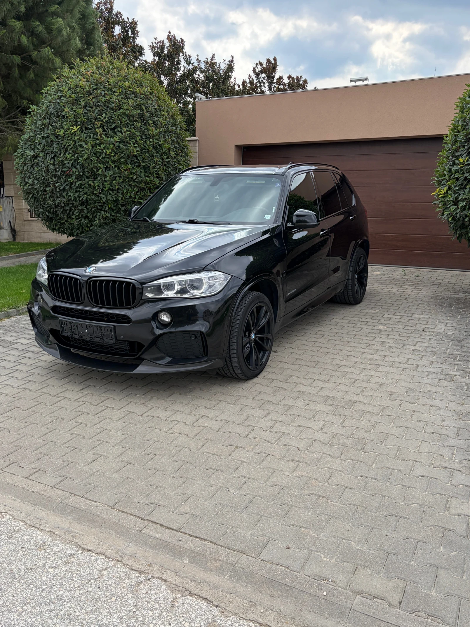 BMW X5 M-Paket / Harman Kardon / Ambient / Head-up , снимка 2 - Автомобили и джипове - 56156300