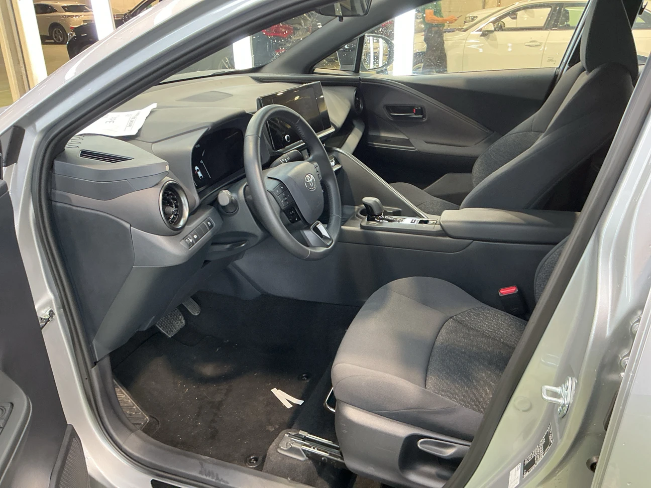 Toyota C-HR 1.8L Hybrid Dynamic e-CVT Navi, снимка 5 - Автомобили и джипове - 56163801